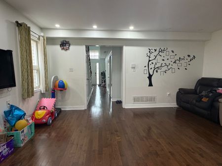 For Lease - 3252 Equestrian Crescent, Mississauga, Ontario - Photo 3