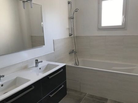 Location Maison 4 pièces 90m² LES MAGES 30960 - Photo 3