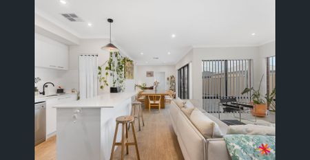 MODERN IMPRESSIVE FAMILY HOME - ENJOY THE BEACH LIFE - Photo 2