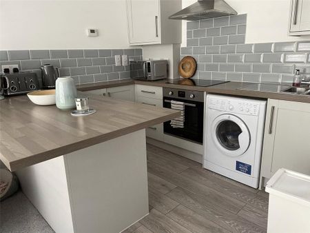 2 bedroom semi-detached house to rent - Photo 3