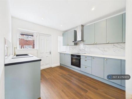 3 bedroom terraced house to rent - Photo 5