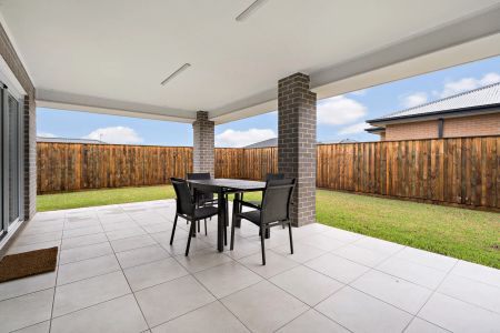 27 Gregory Road, Lochinvar. - Photo 3