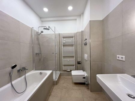 Neu! 2-Raum-Maisonette-Wohnung in Renovierung! Neue Einbauküche I Tageslichtbad mit Wanne & Dusche - Photo 2