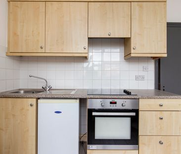 🏡 Modern Victorian Property with Bedsits and their own Private Kitc... - Photo 3