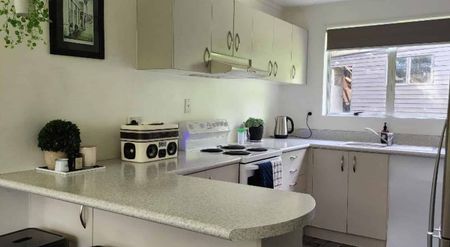 Perfectly Positioned Family Home in the Heart of Oakura Village - Photo 5