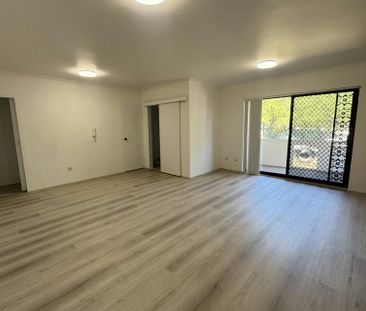 NEWLY RENOVATED APARTMENT - Photo 3