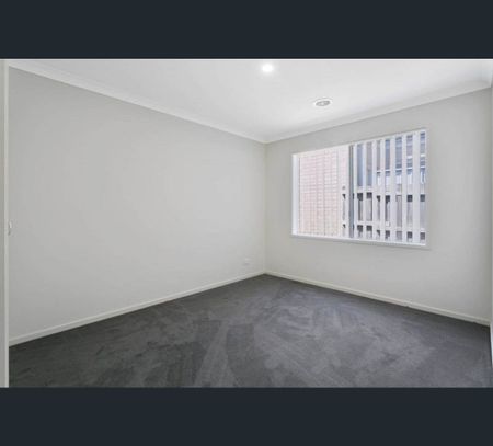 10 Wodalla Circuit, Sandhurst, Vic 3977 - Photo 2