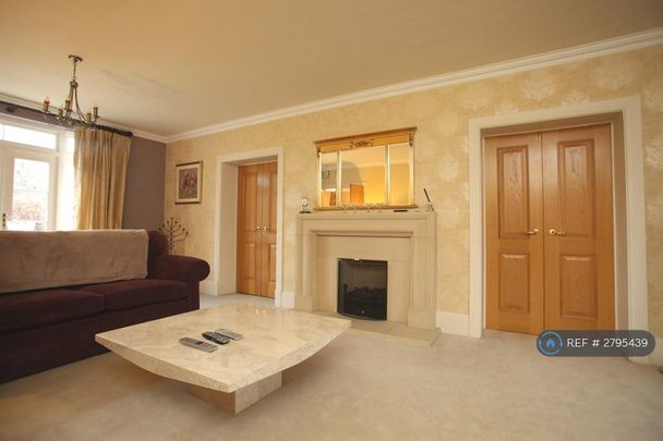 5 bedroom detached house to rent - Photo 1