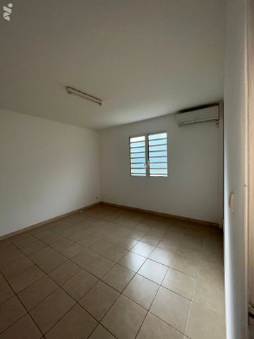 A LOUER TRES GRAND ET BEAU T3 QUARTIER GERBEAU FORT DE FRANCE AVEC VUE MER - Photo 5