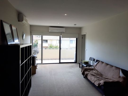 Furnished 2 Bedroom Apartment in the Monash Green Estate - Photo 1