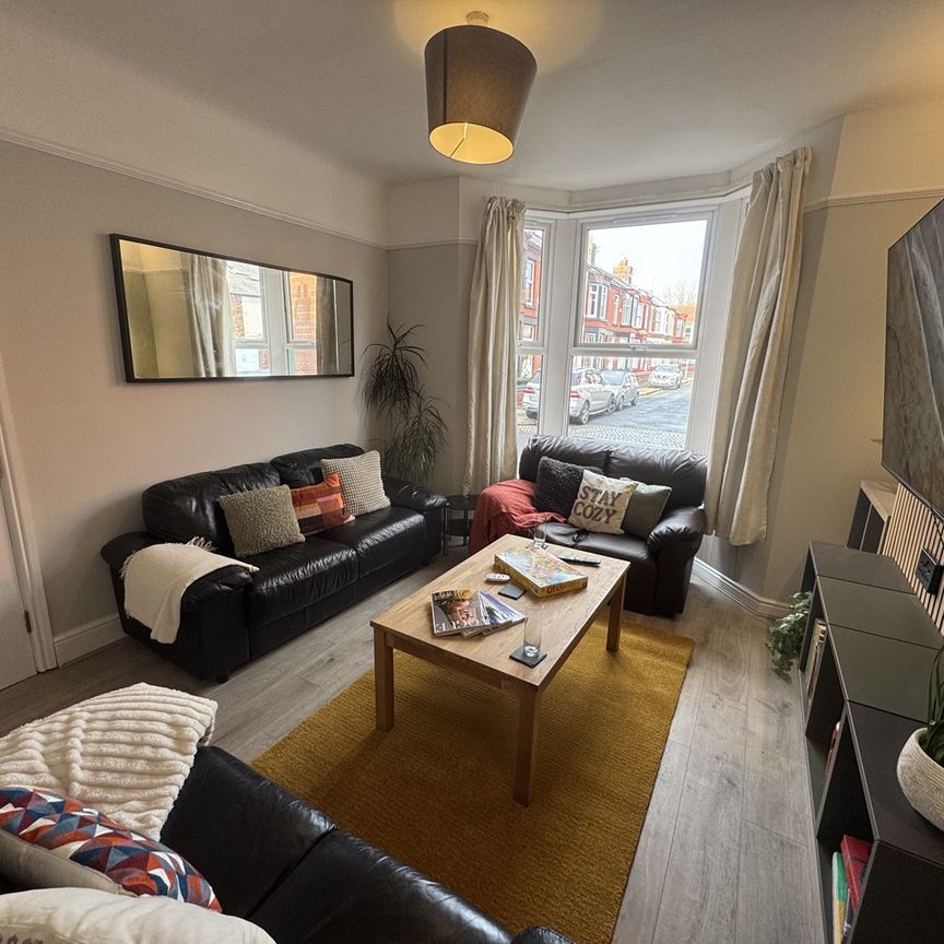 4 Bed Terraced House, Earlsfield Road, L15 - Photo 1