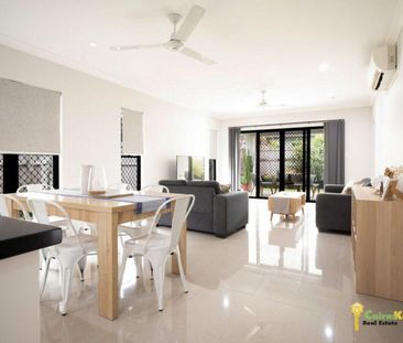 Easy Lifestyle in Popular Central Location to Beaches or CBD!! - Photo 2