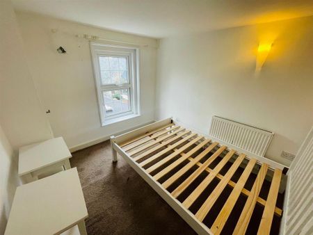 2 bedroom terraced house to rent - Photo 4