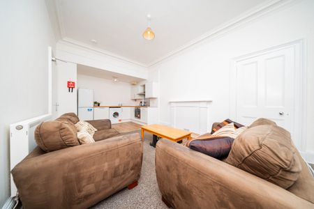 3 bedroom apartment to rent - Photo 2