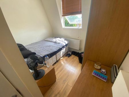 3 bedroom apartment to rent - Photo 5