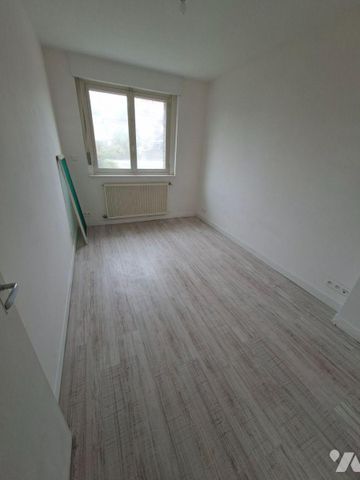 A deux pas de la gare, maison de ville avec garage et jardin comprenant: Hall, salon-séjour ou... - Photo 5