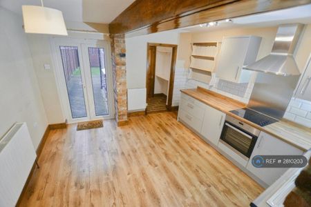 3 bedroom terraced house to rent - Photo 2