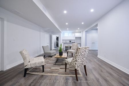 Detached Home For Lease | C8118280 - Photo 5