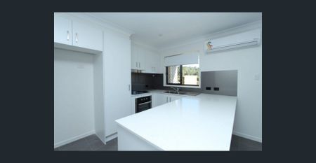 Low maintenance 2 Bedroom Duplex - Photo 3