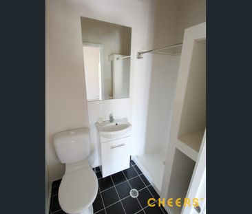 Cozy Apartment in Prime Toowong Location - Your Ideal Urban Retreat... - Photo 2