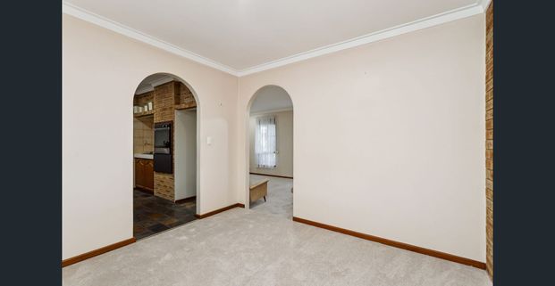 Immaculate 3-Bedroom Family Home in Prime Dianella Location - Photo 1
