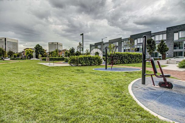 910 6 Sonic Way W - Photo 1