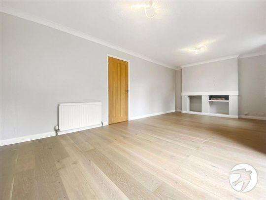 4 bedroom end of terrace house to rent - Photo 1