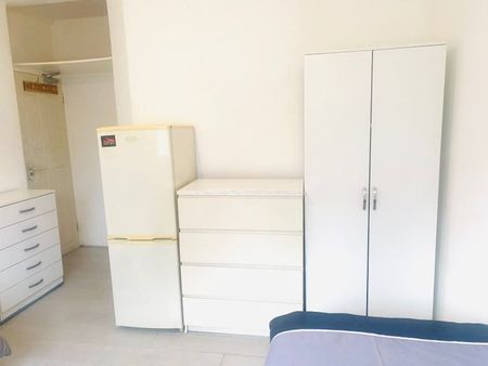 Room in a Shared Flat, Kington House, NW6 - Photo 4