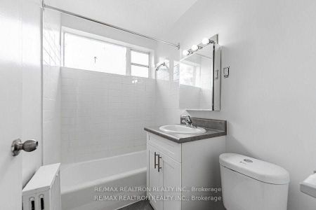 For Lease - 2515 Eglinton Avenue Unit# 310, Toronto, Ontario - Photo 4