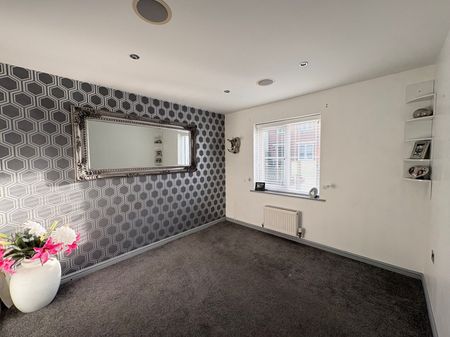 4 bedroom semi-detached house to rent - Photo 3