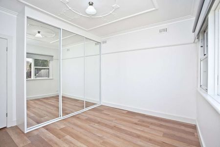 Fully renovated - Photo 3