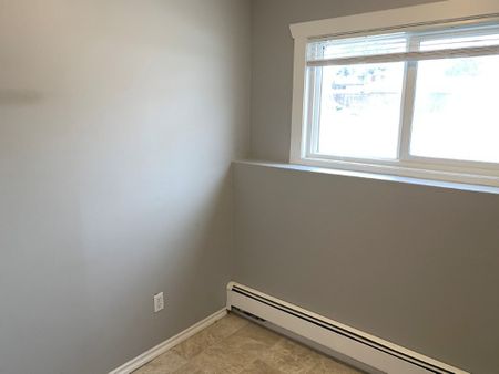 Martin Bruce Manor – 3609 Chaben Place - Photo 4