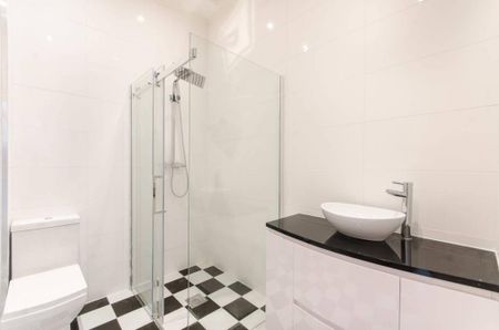 3 bedroom flat to rent - Photo 3