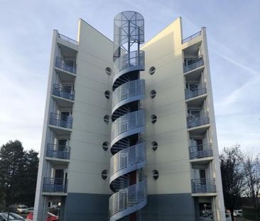 A 200M de l'Université, T2 Meublé en dernier étage d'une Résidence récente avec balcon couvert, vue Pyrénées, cave et parking privé, - Photo 2