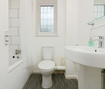2 bedroom semi-detached house to rent - Photo 5