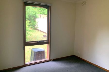 Charming and functional 3-bedroom brick home with garden views. - Photo 2