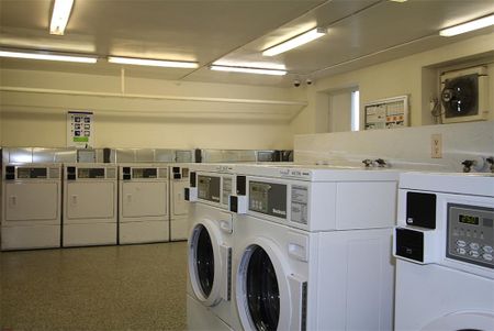 Lawrence Avenue East Apartments - Photo 3