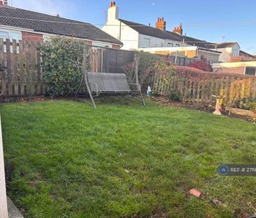 2 bedroom bungalow to rent - Photo 2