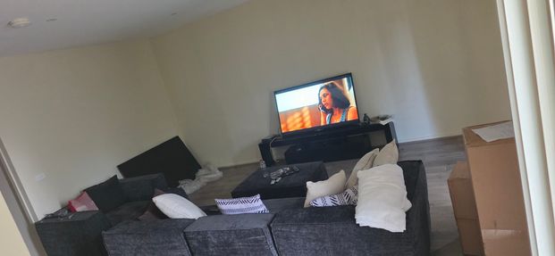 Caroline Springs - Photo 1