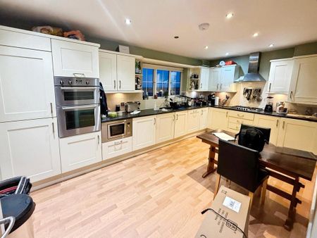 2 bedroom apartment to rent - Photo 4