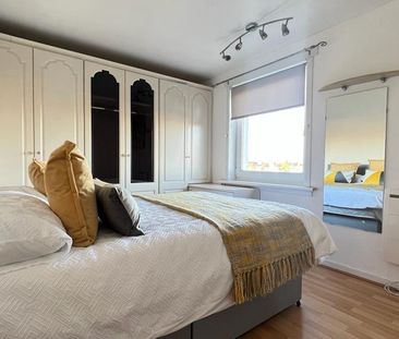 3 bedroom flat to rent - Photo 6