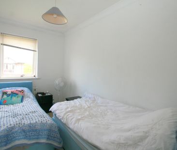 3 bedroom house to rent Farriers Road, Epsom, KT17 - Photo 6