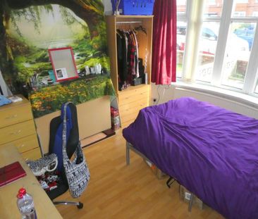 4 bedroom semi-detached house to rent - Photo 6