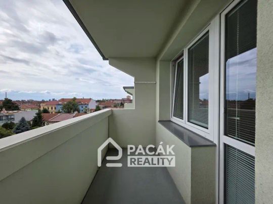 Pronájem nadstandardního bytu 3+1 se dvěma balkony a klimatizací v Prostějově - Photo 1