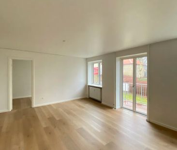 Rummelig 3-værelses lejlighed i Vejgaard med altan - Foto 2