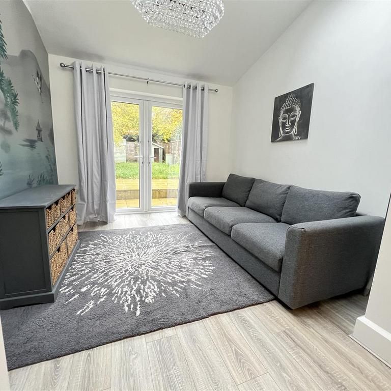 1 bedroom in a house share to rent - Photo 1