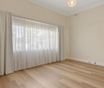 Period Charm Beauty - Photo 2