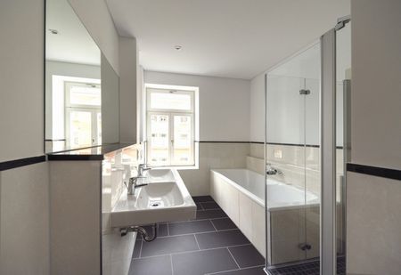 Hochwertig sanierte Dachgeschosswohnung mit Fußbodenheizung und Parkett! - Photo 4