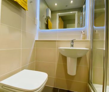 Studio – Silver - Photo 4