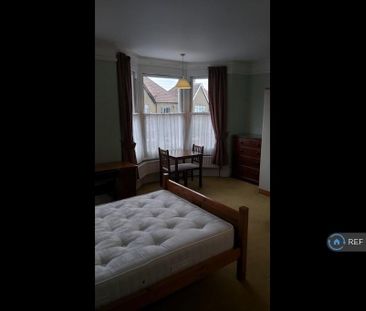 1 bedroom in a house share to rent - Photo 6